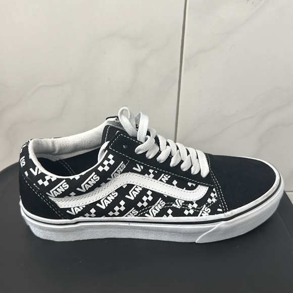 Vans Old Skool Sneakers - Picture 8 of 11